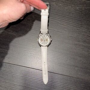 Elegant Michael Kors White Leather Strap Watch
